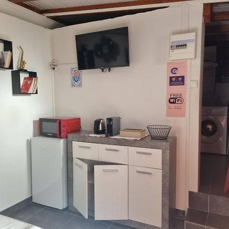 Charmant Studio D'Invite - Baie-Mahault Luaran gambar